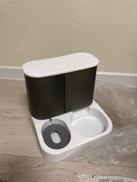 Кормушка плюс поилка для кошек