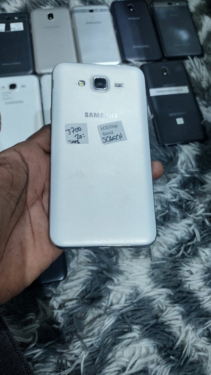 Samsung Galaxy J7 - Smartphone d'occasion