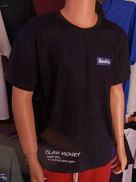 T-shirt noir tendance