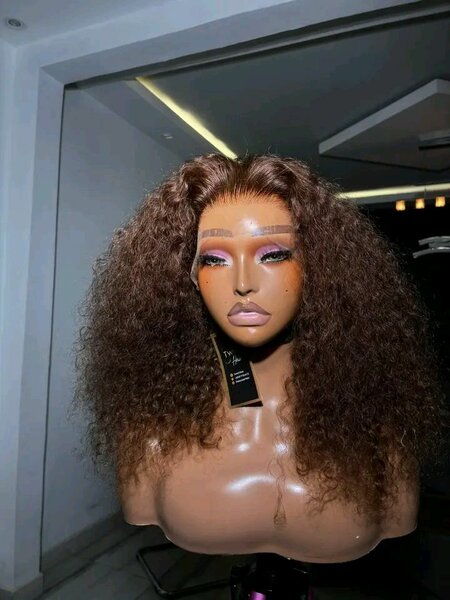 Perruque Bouclée Châtain