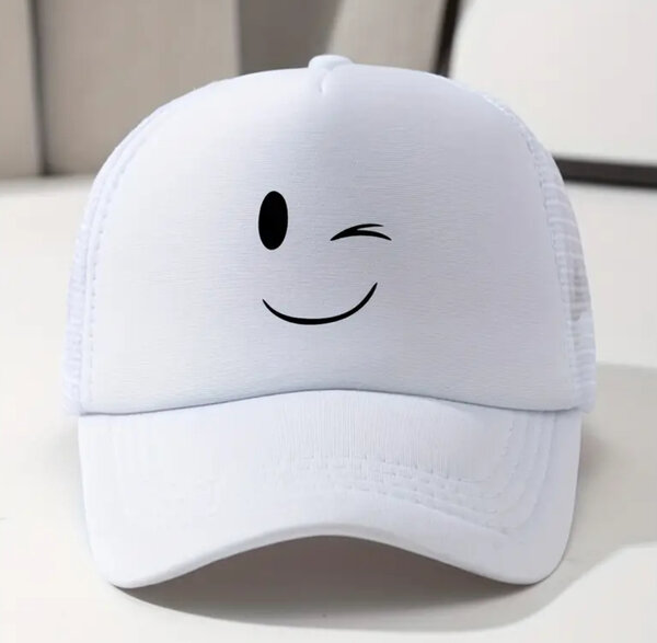 Casquette blanche sourire