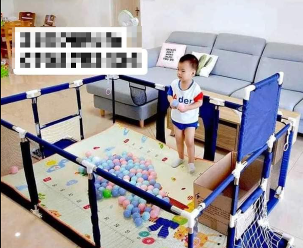 Parc de jeux pour enfants bleu