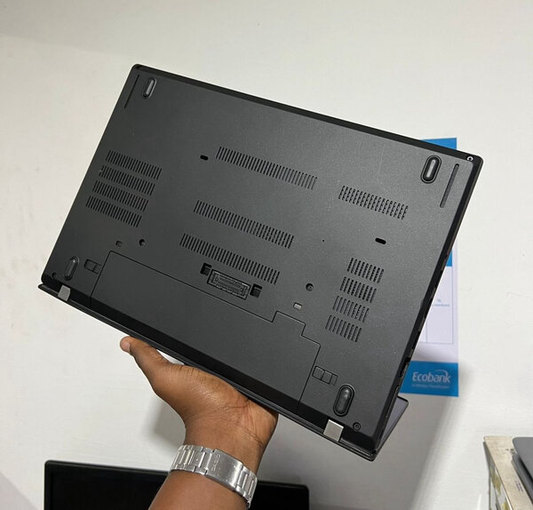  LENOVO Thinkpad T470 CORE i5 ~ 6ème gén | 256Go SSD - 8Go Ram | Ecran 14.0