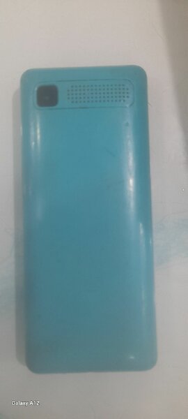 Téléphone portable compact bleu