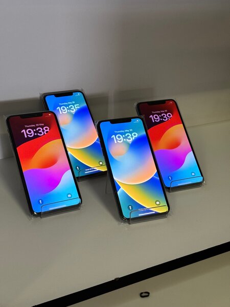 PRE OWNED IPHONES 11pro max 64GB/256GB