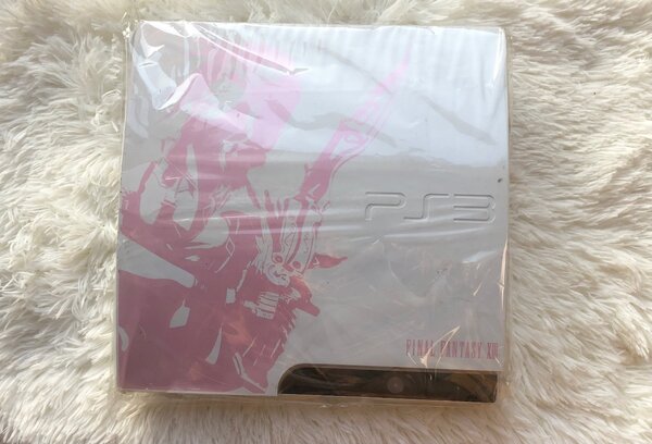 ps3 slim très propre avec 20 jeux et 2 manettes