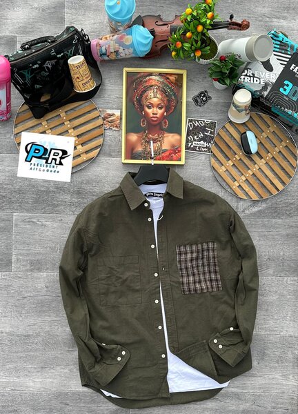 Chemise kaki à patchwork