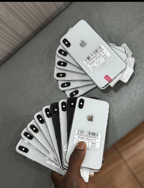 Apple iPhone X - 64 Go