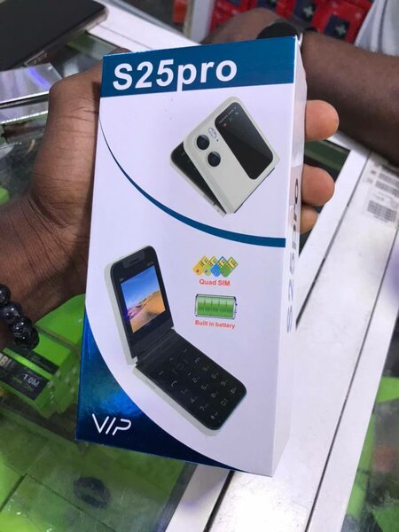 Téléphones bescla pliable 4 puces