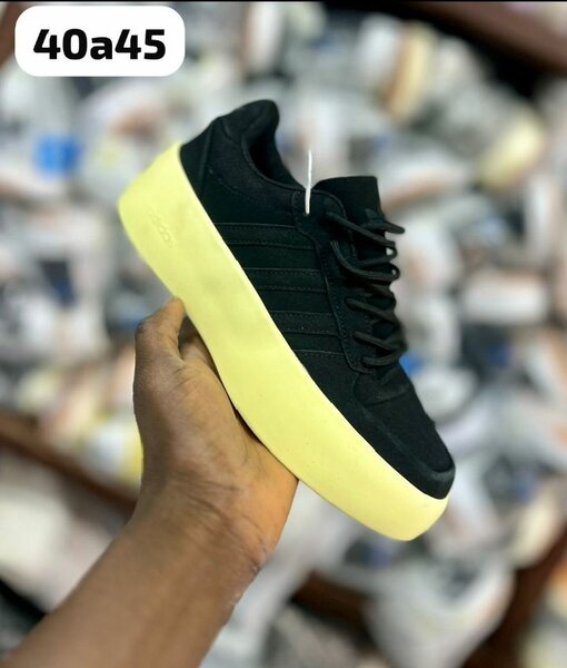 Baskets Adidas à semelle épaisse