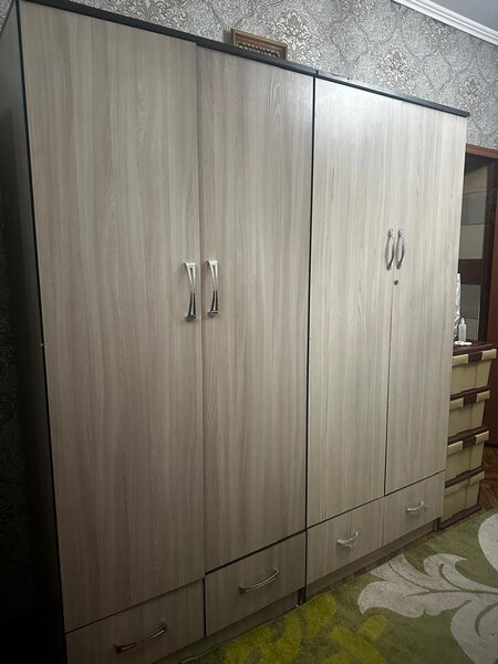 1 Шкаф купе 11000 сом. 3 обычных шкафа по 5000