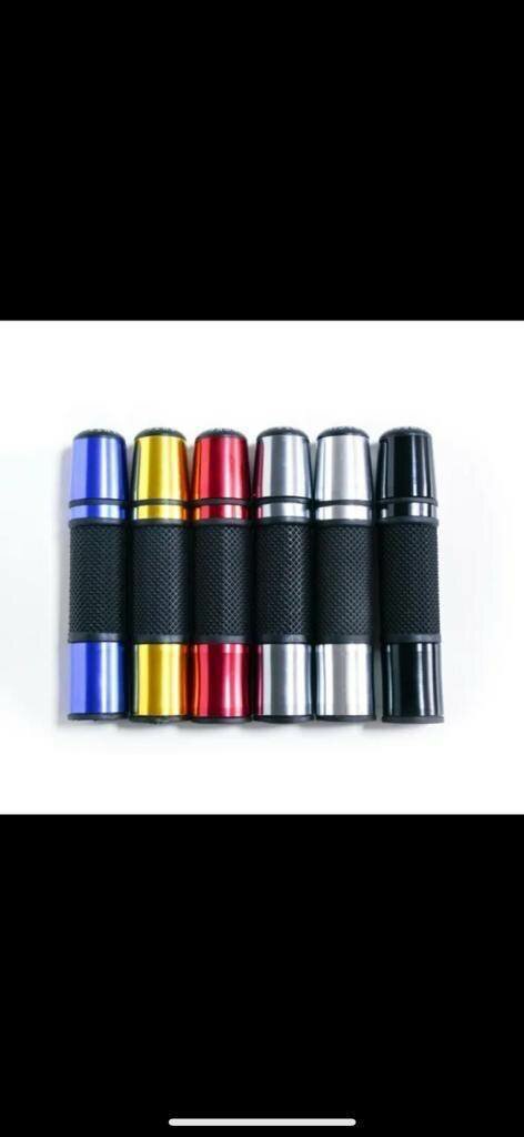 Poignées de moto colorées