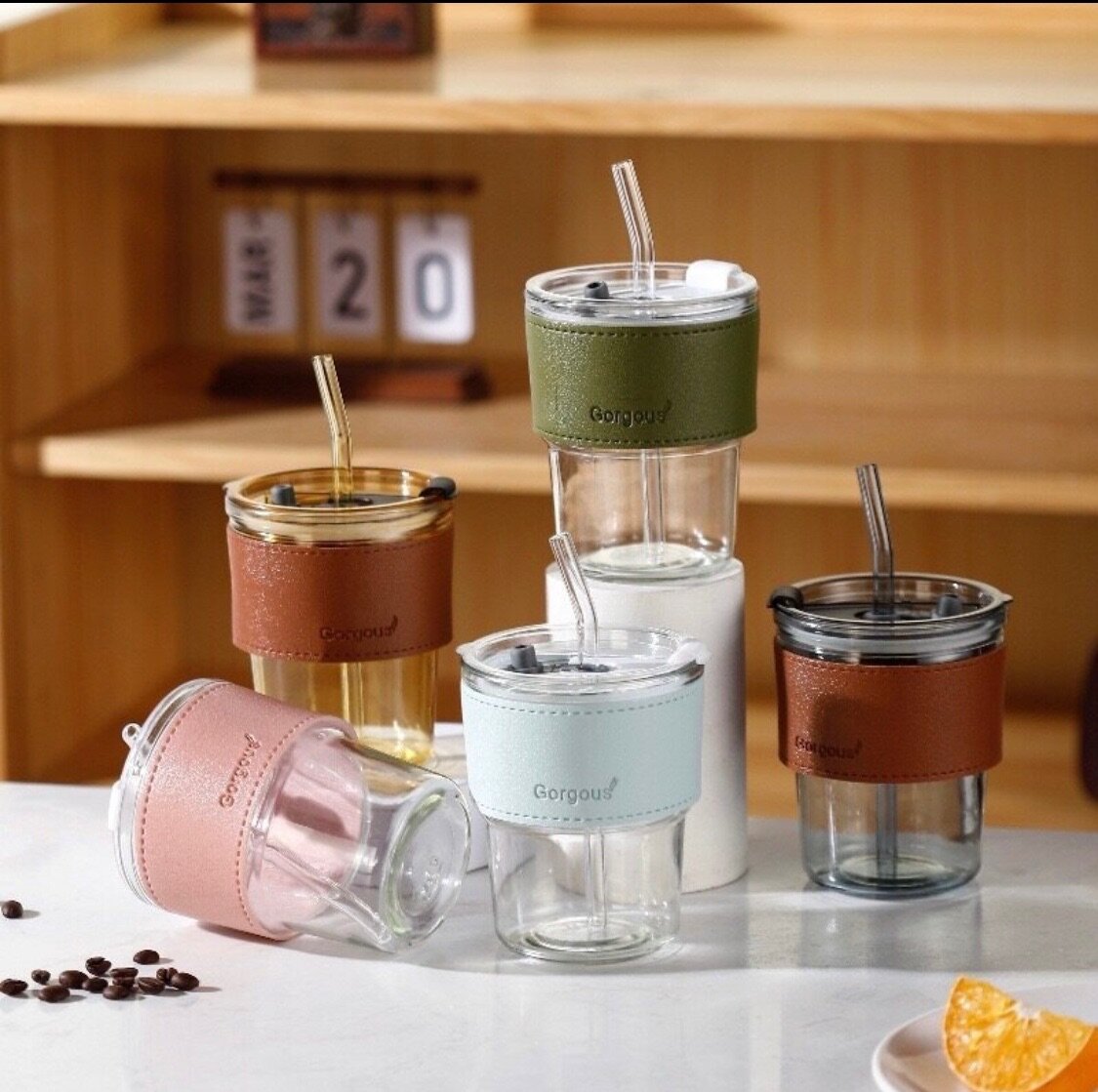 Tasses en verre avec étui cuir