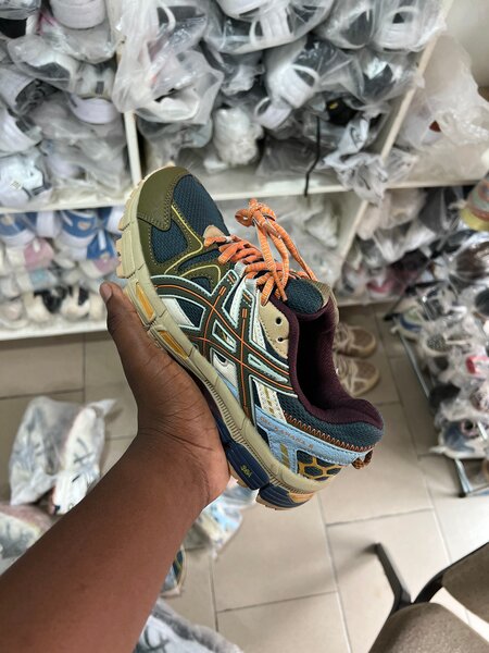 Asics Kahana