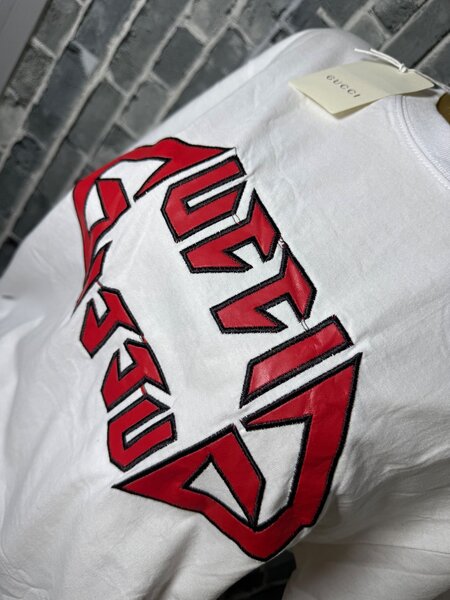 T-shirt blanc imprimé Cuir