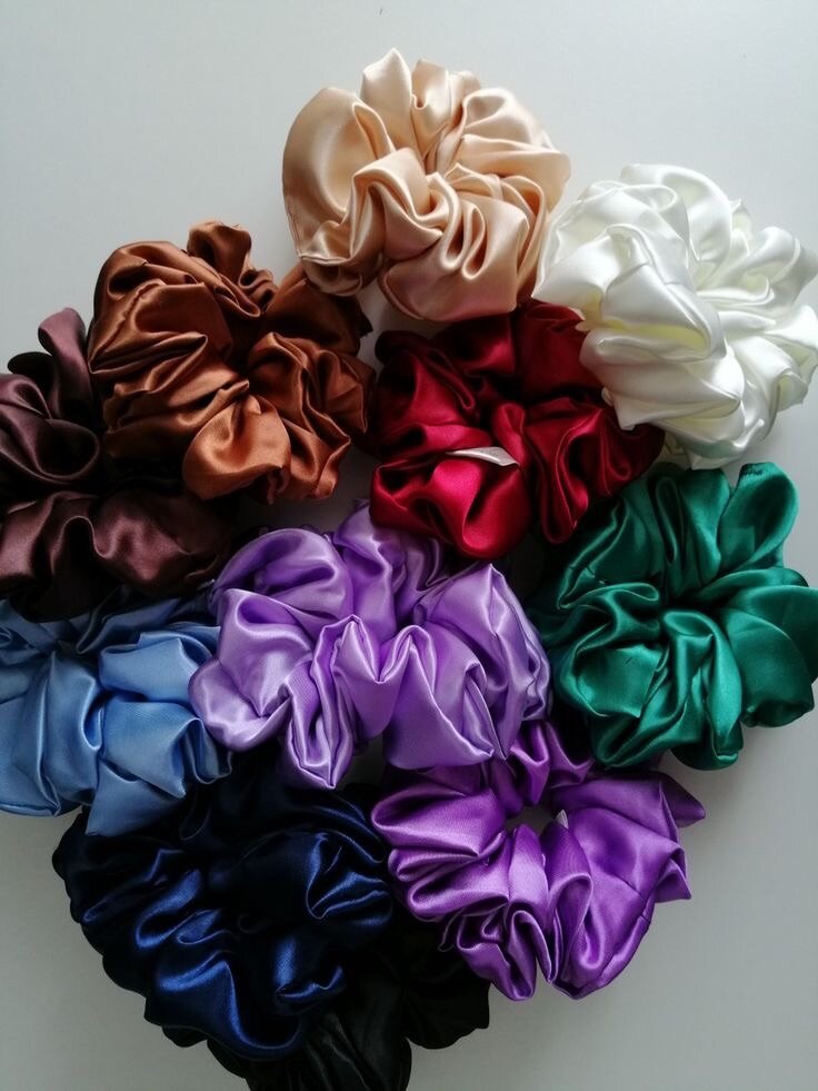 Chouchous et nœuds satin élégants