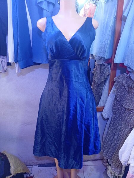Robe Satinée Éléguante Bleue