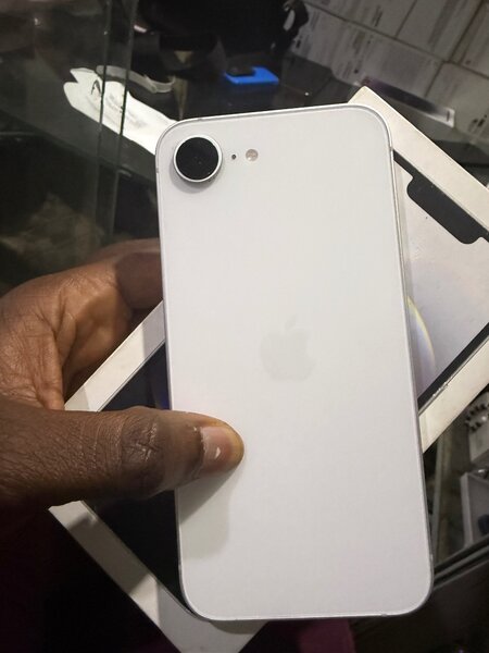 iPhone 16e Apple blanc