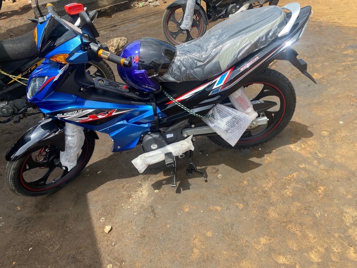 Moto sportive bleu neuve 125cc