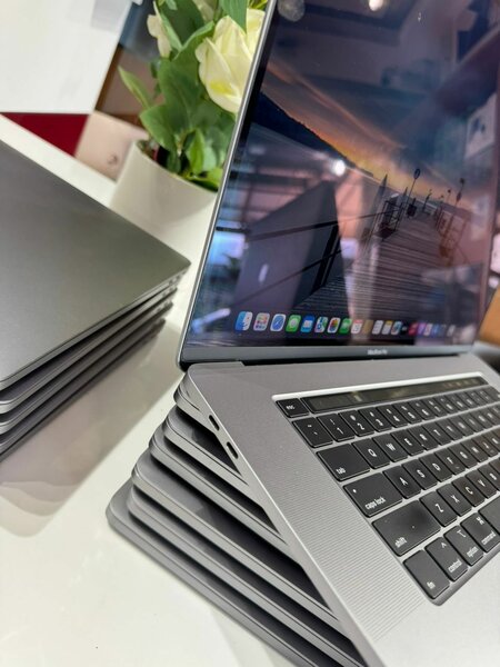 2019 MACBOOK PRO 13 inches