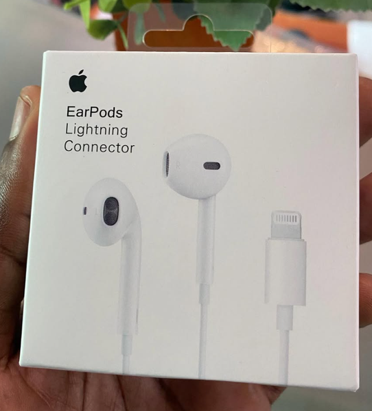 EarPods with Lighting Connectors