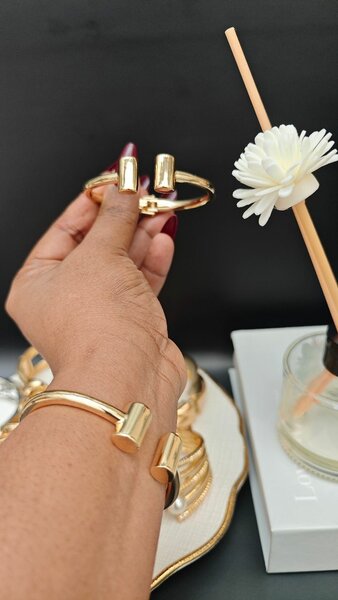 Bracelet doré minimaliste