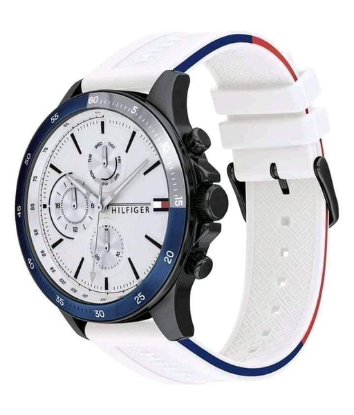 horloge blanche avec contour bleu 