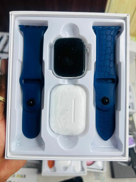 Montre intelligente avec bracelets interchangeables