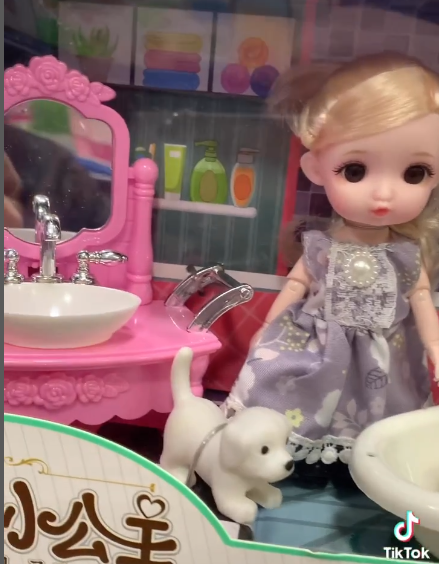 Игровой набор ванная комната с куклой