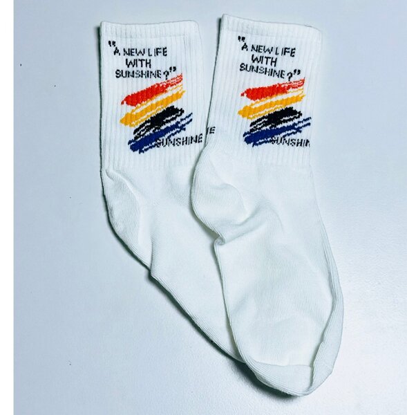 Chaussettes blanches motifs modernes
