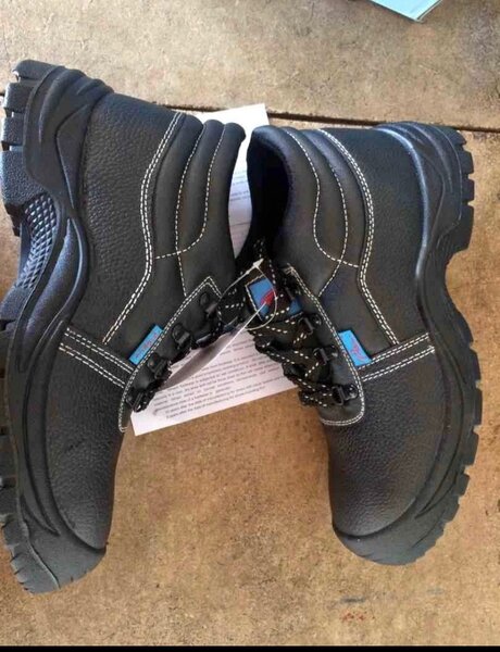 Safety boots