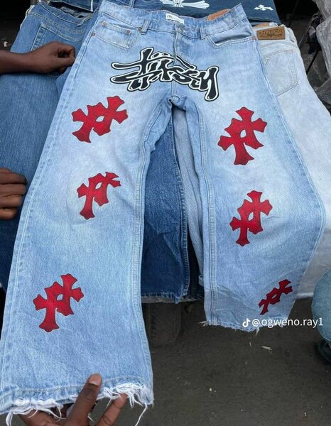 Jeans tendance avec motifs croix