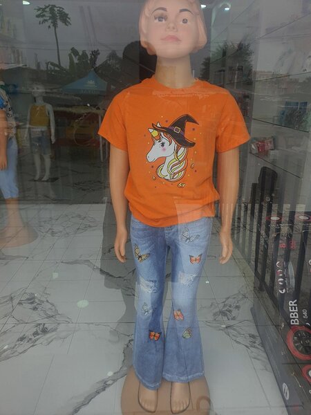 T-shirt orange avec licorne