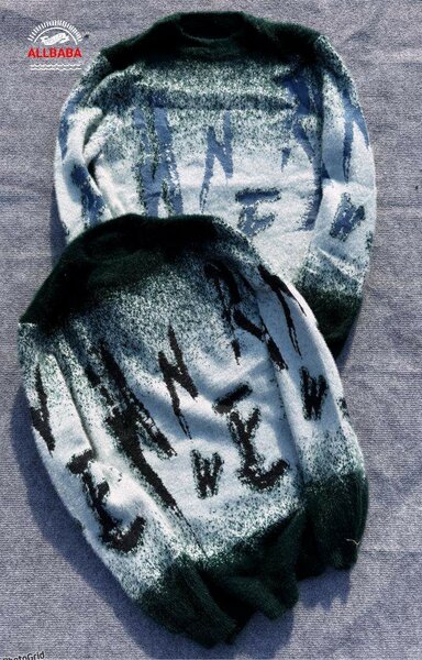 Chandail en Laine à Motifs Artistiques