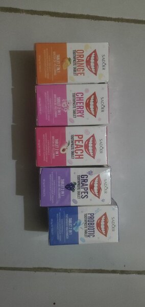 PASTILLE DENTIFRICE+ BROSSE A DENT + RACLEUR LANGUE ALEATOIR