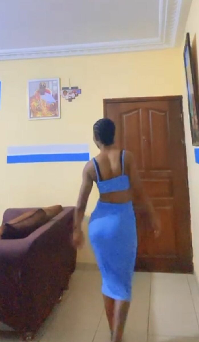 Très Belle robe sexy de dos ouvert