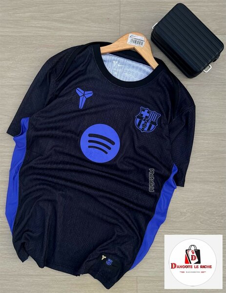 Maillot de football noir et bleu