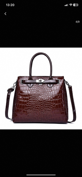 Красная сумочка лаковая отличное состояние