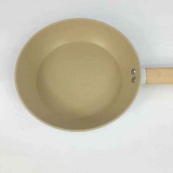 Poêle à frire anti adhésive .