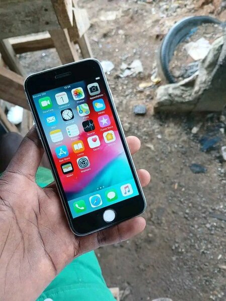 iPhone 6 argent 16GB débloqué