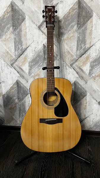 Гитара Yamaha f310 со звукоснимателем дредноут, без чехла.