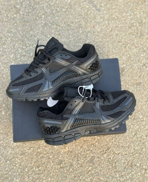 NIKE VOMERO 5