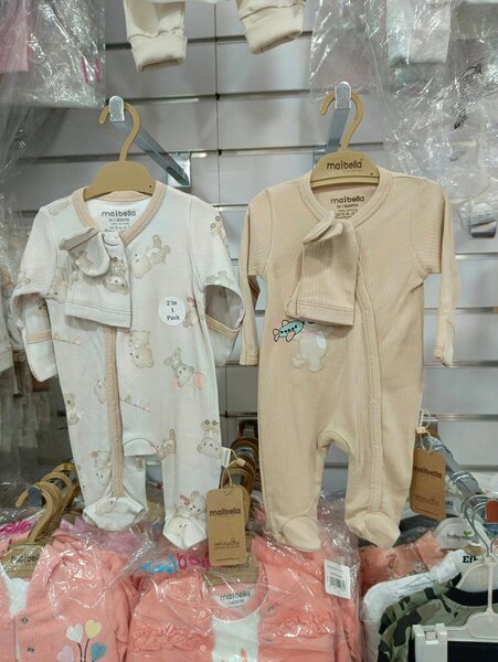 Les deux grenouillères avec 2 bonnets