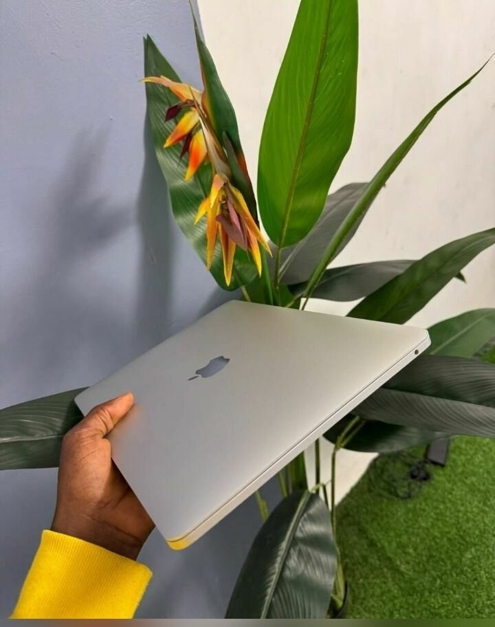 Apple, Mackbook pro 2023