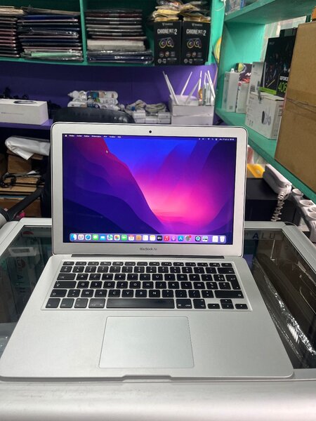 MacBook Air 2017 i5 8GB RAM SSD