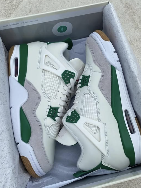 Air Jordan 4 pine green