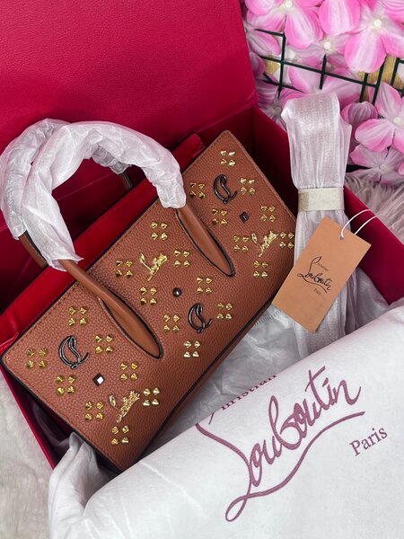 Sac à main femme Louboutin