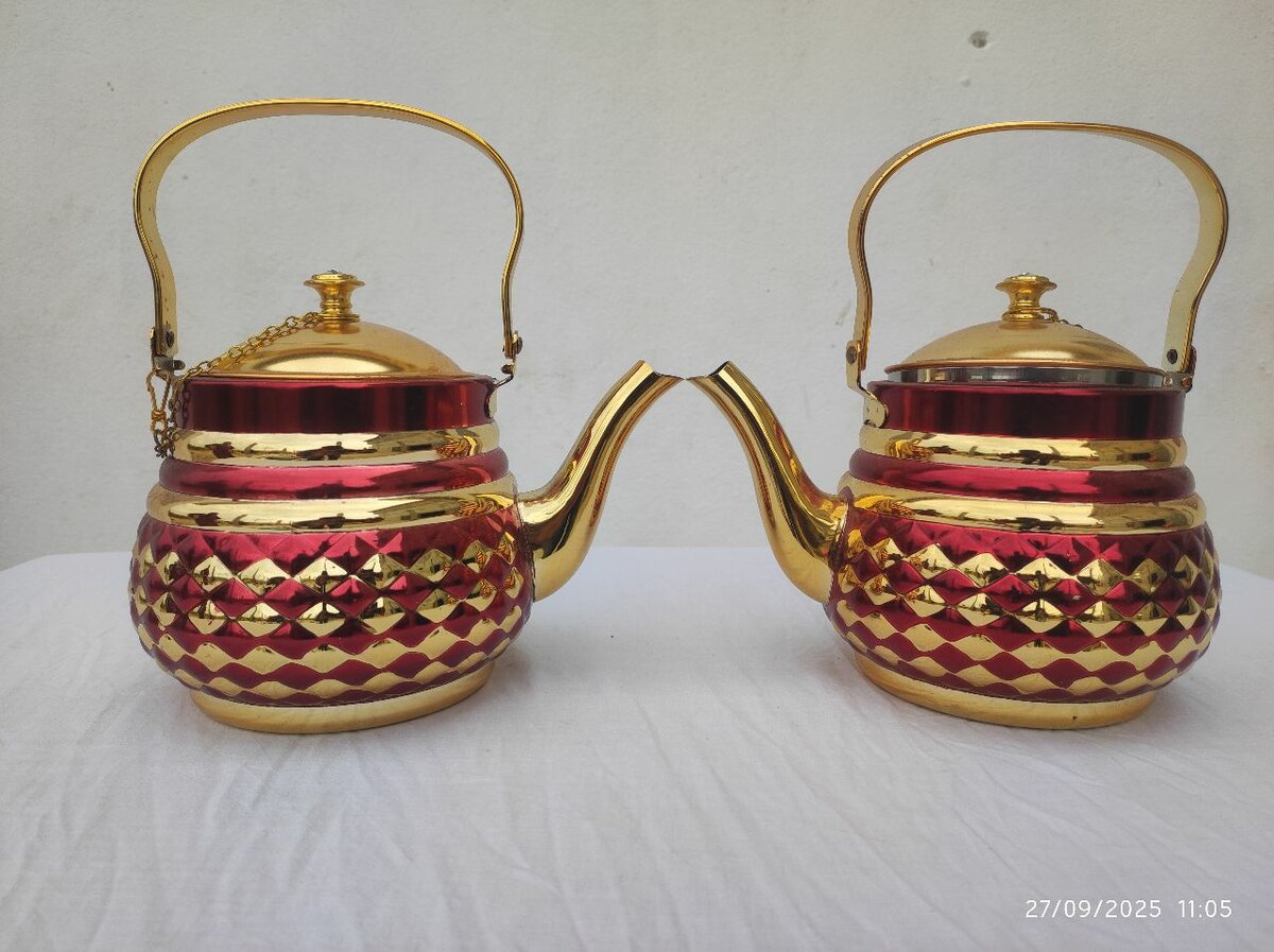 Théière  rouge élégante