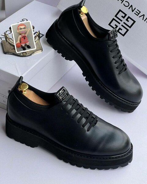 Chaussures noires élégantes en cuir