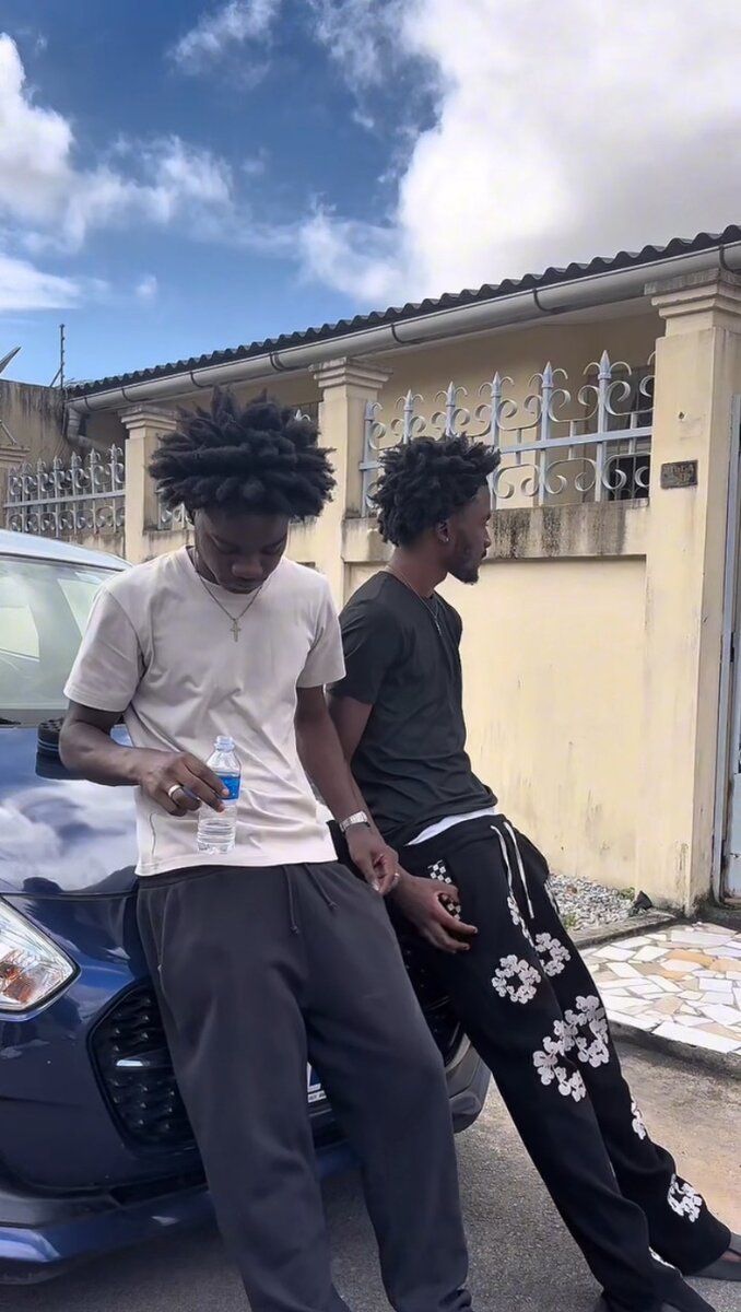 Sandales Noires et t shirt